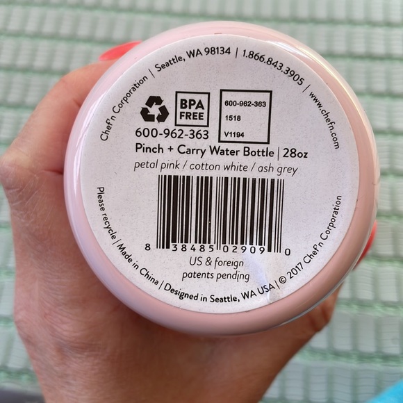 D.stil pink water bottle - Picture 2 of 2